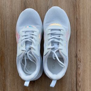 ❤️SOLD ❤️ Children’s Place sneakers for girls. Used like a new Size 3